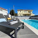 アパートホテル Magic Kefalonia スパルティア